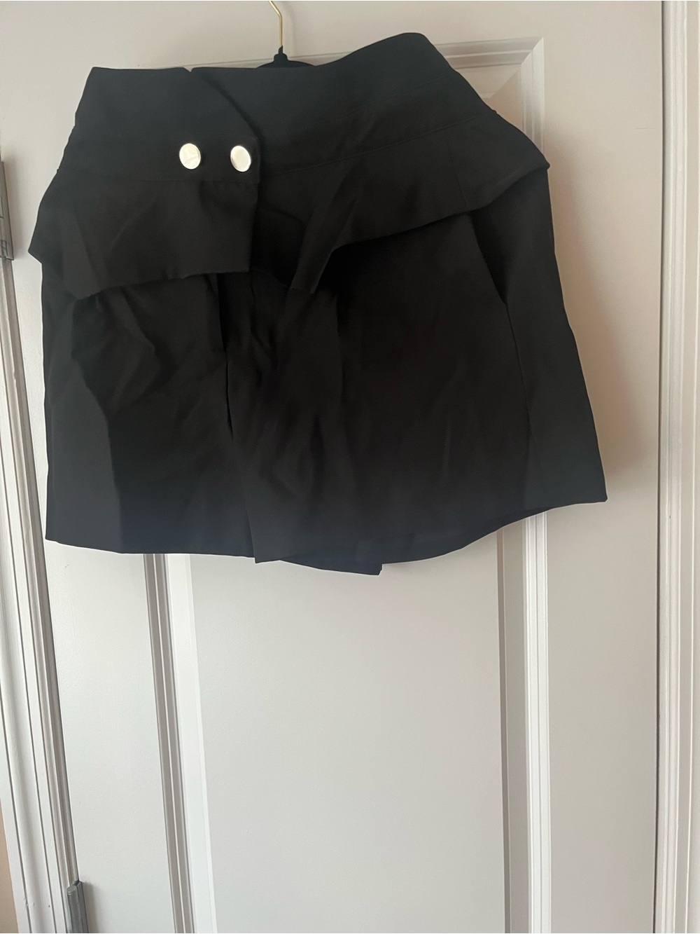 NWOT Never Worn Women High-Waist Black Shorts with Silver Button Detail Size XL